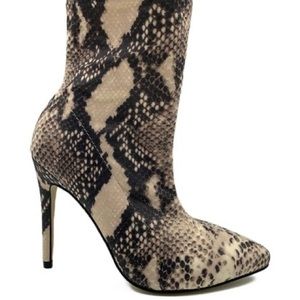 Black snake print sock boot sz 10